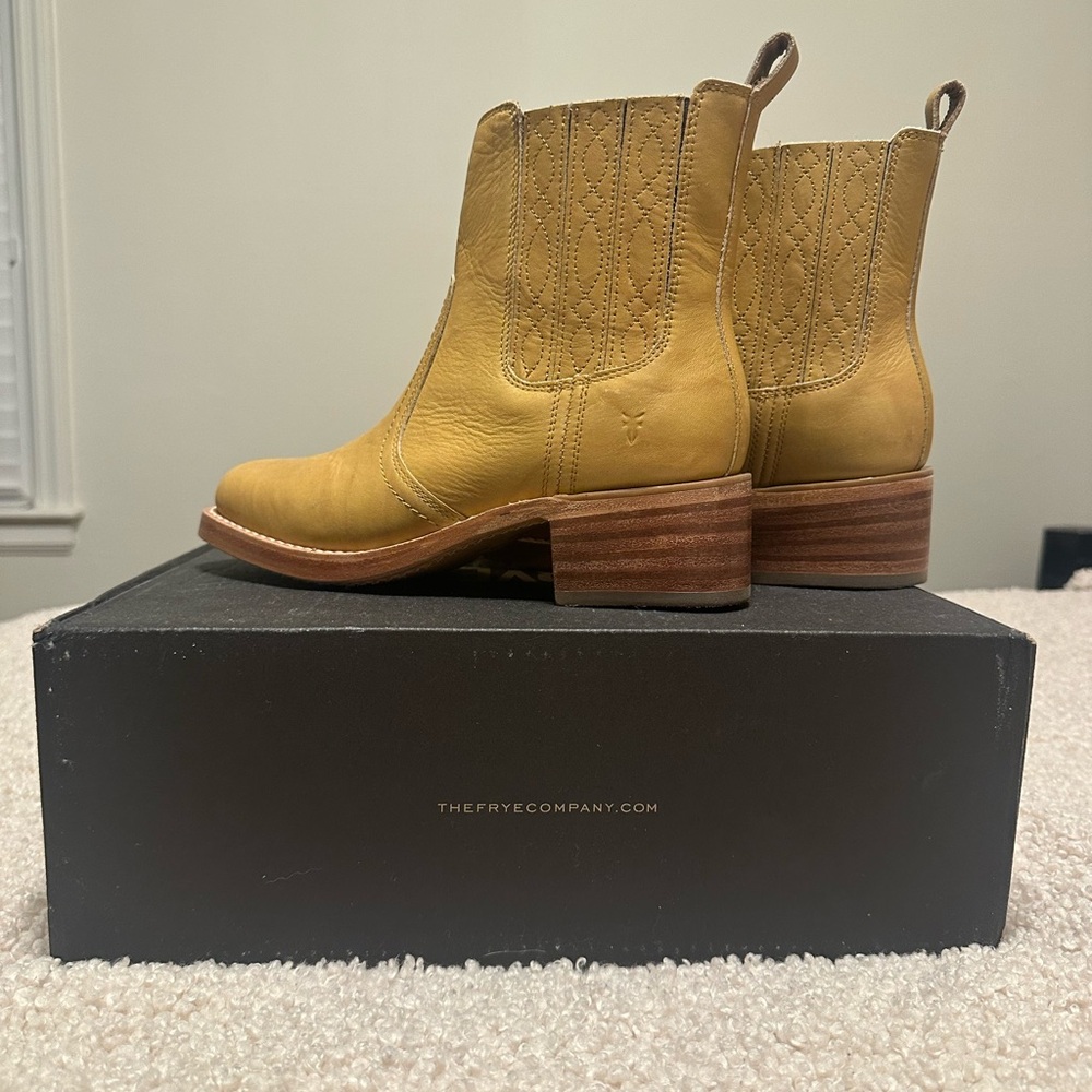 Frye Women’s Campus Leather Chelsea Ankle Boots